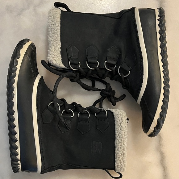 Sorel Black Winter Boots with Faux Fur - Picture 5 of 8